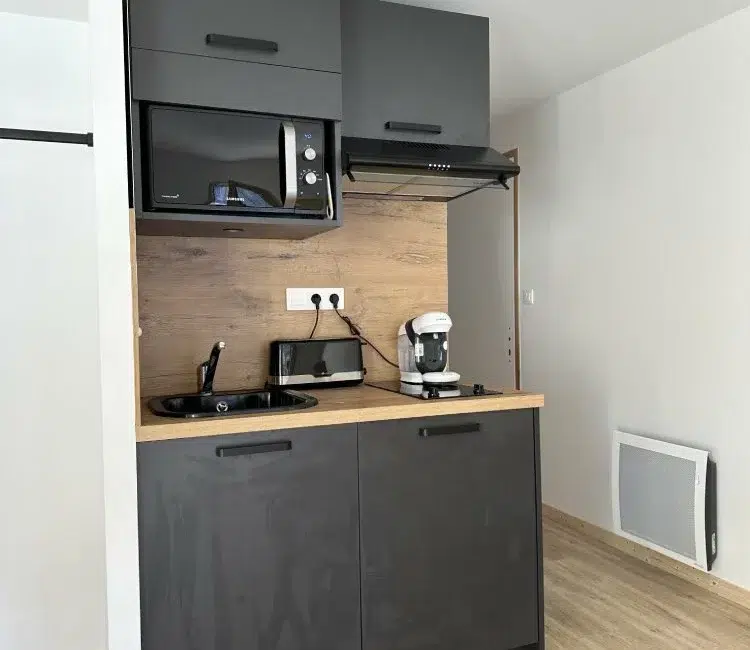 Cuisine T1 communiquant