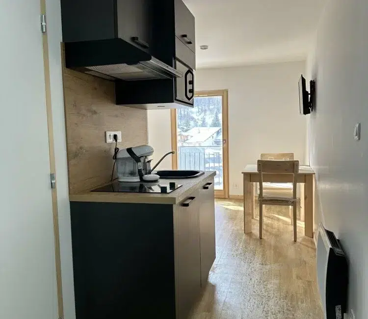 Entrée T1 communiquant